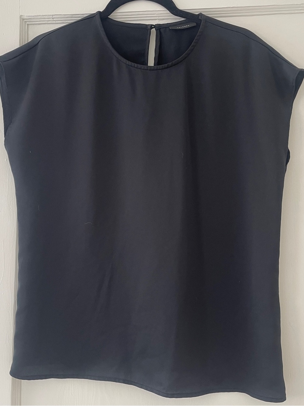 Halogen Black Cap-Sleeve Keyhole Blouse